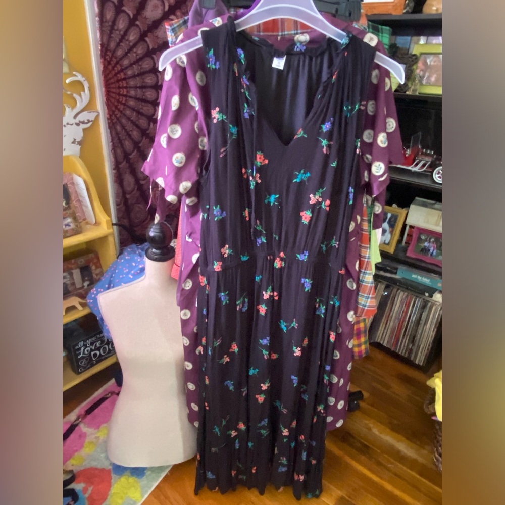 XL Old navy black floral gauze lined midi dress